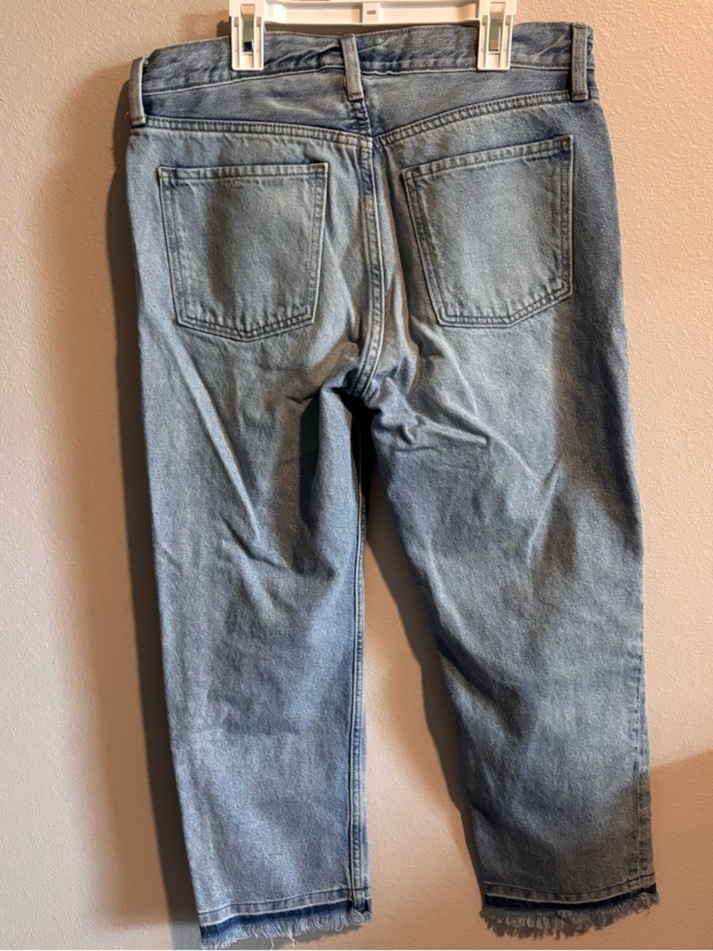 Old Navy Women’s Slouchy Straight Light Blue Distressed Jeans Size 8 - Picture 3 of 3